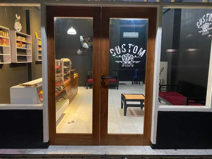 CUSTOM VAPE STORE
